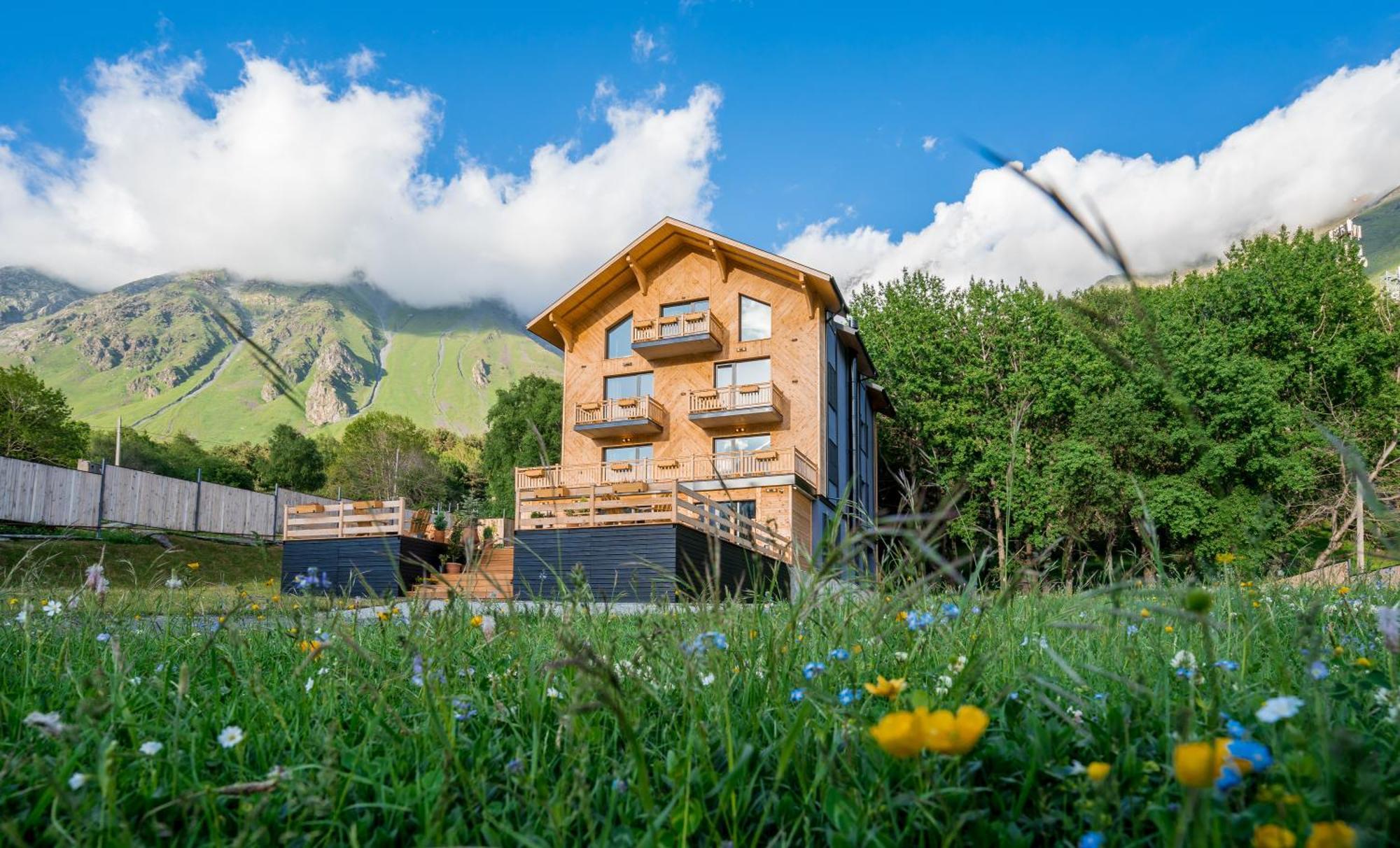 1740 Boutique Hotel Kazbegi Stepantsminda Exterior foto