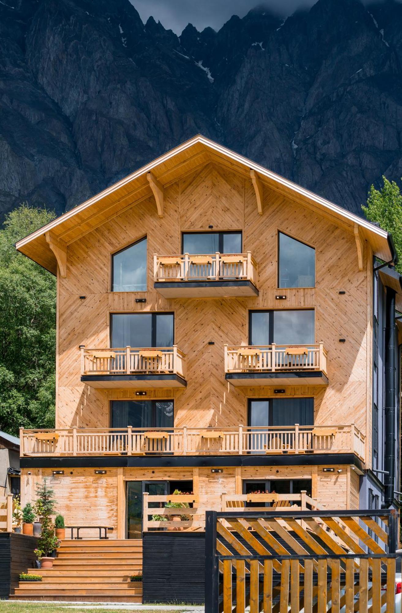 1740 Boutique Hotel Kazbegi Stepantsminda Exterior foto