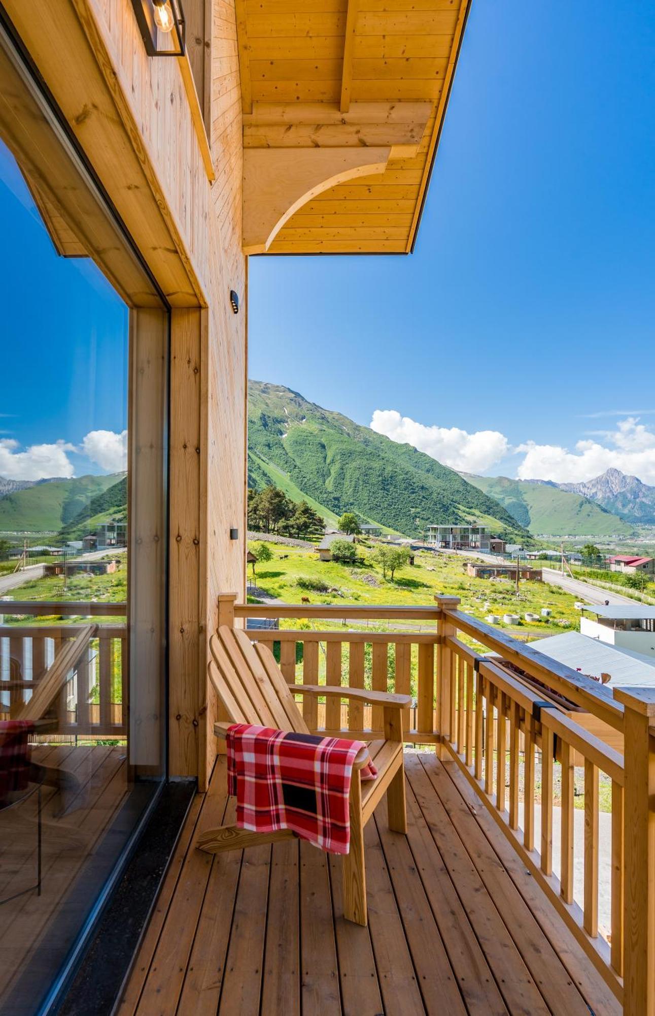 1740 Boutique Hotel Kazbegi Stepantsminda Exterior foto