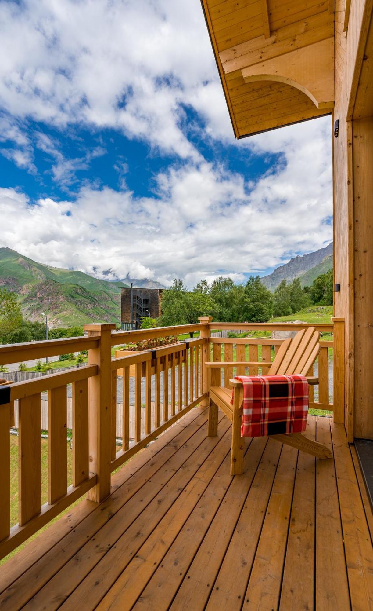 1740 Boutique Hotel Kazbegi Stepantsminda Exterior foto